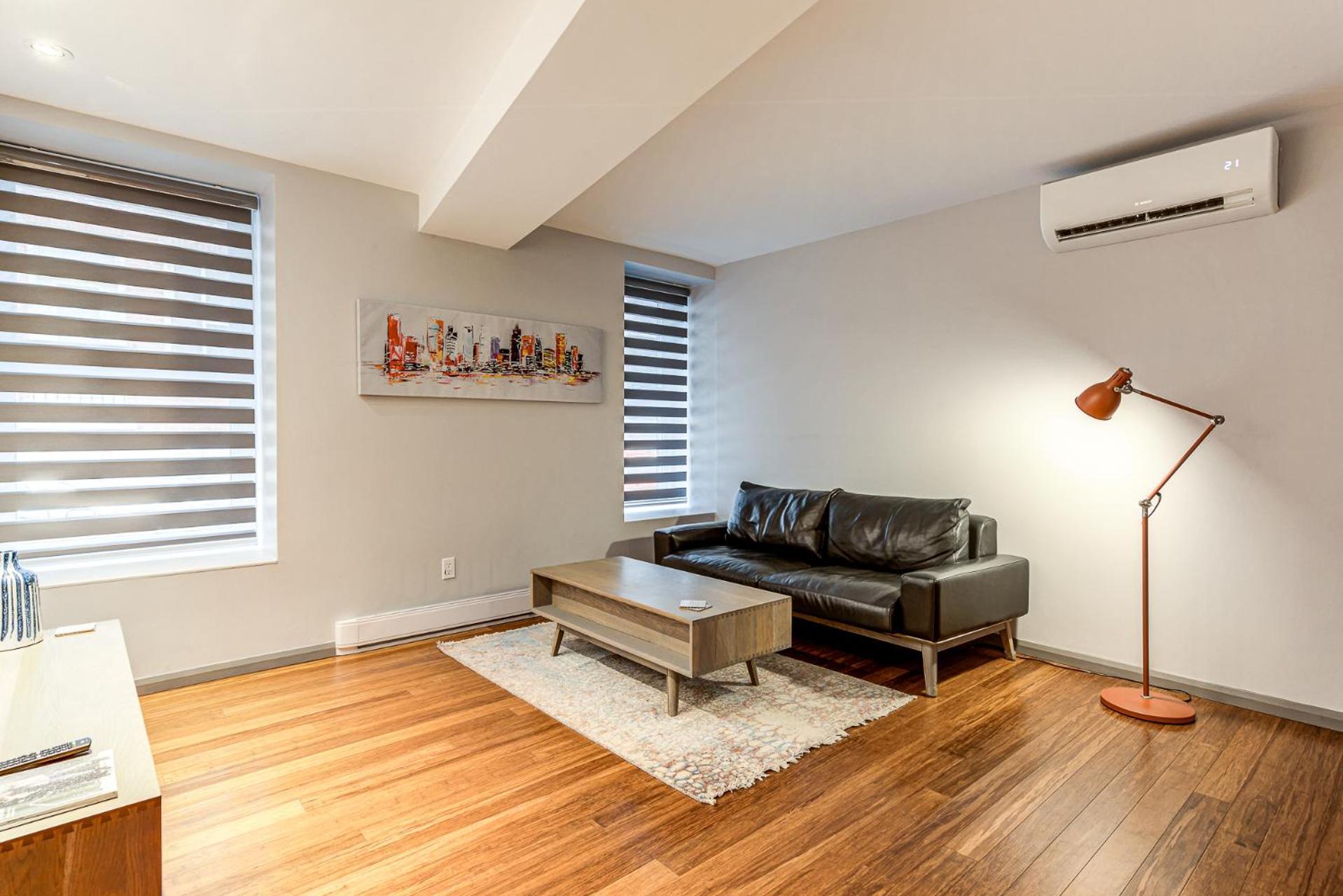 77 St-Vallier Quebec City Room photo