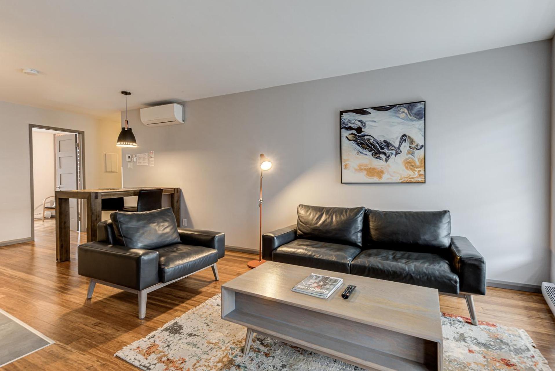 77 St-Vallier Quebec City Room photo